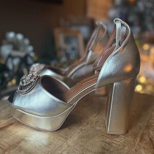 Kurt Geiger Elegant Gold Ankle Strap Heels sandals gold heels dressy block pumps